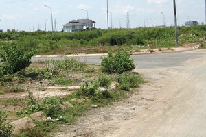 Những khu dân cư… vắng bóng người 